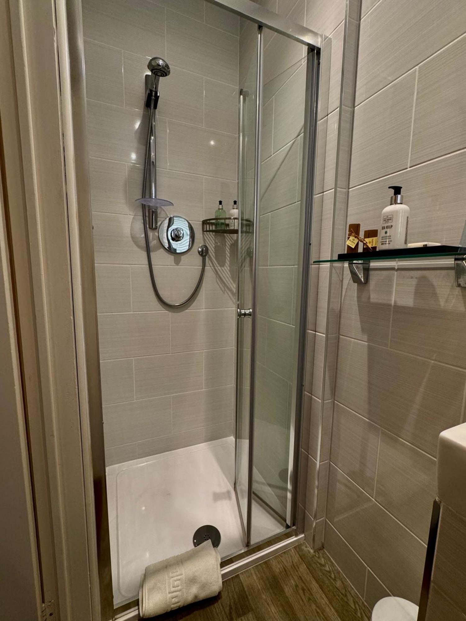 The Beachcroft Hotel，Bw签名系列4*